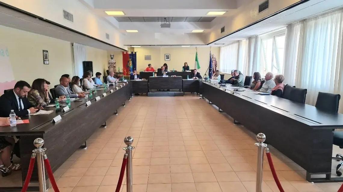 Santa Marinella, via libera all&rsquo;amministrazione Tidei bis. Rinviata a domani l&rsquo;elezione del presidente del consiglio