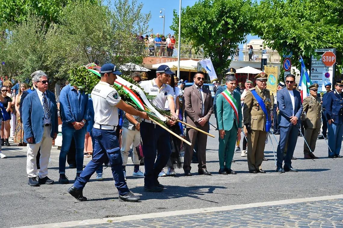 Grande partecipazione a piazzale degli Eroi per il 2 giugno