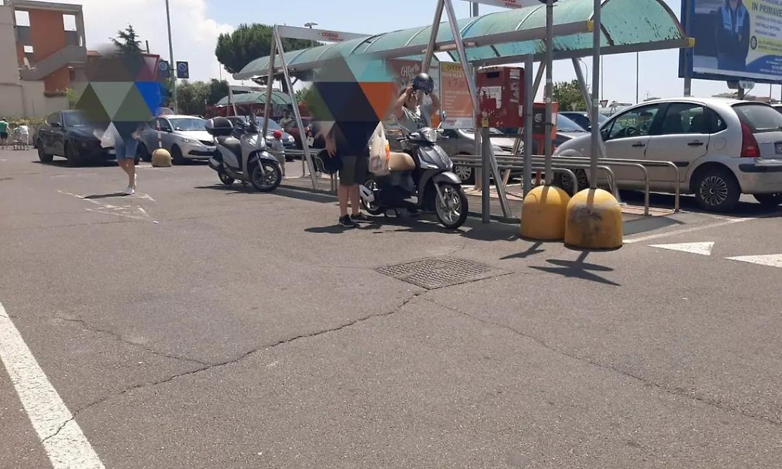 Cliente borseggiata: torna la banda del market