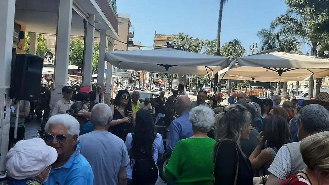 Quattrocento firme per dire no ad Acea