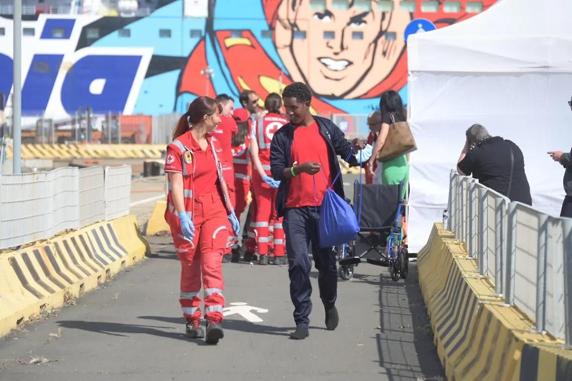 Attraccata a Civitavecchia la Humanity 1