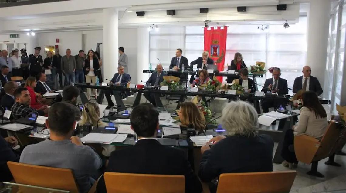 Tra applausi e critiche inizia l&rsquo;era Baccini