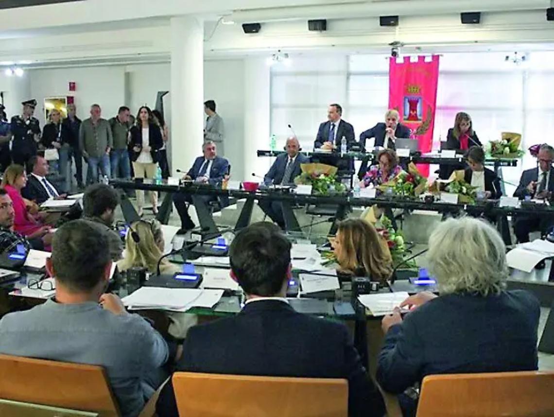 Tra applausi e critiche inizia l&rsquo;era Baccini