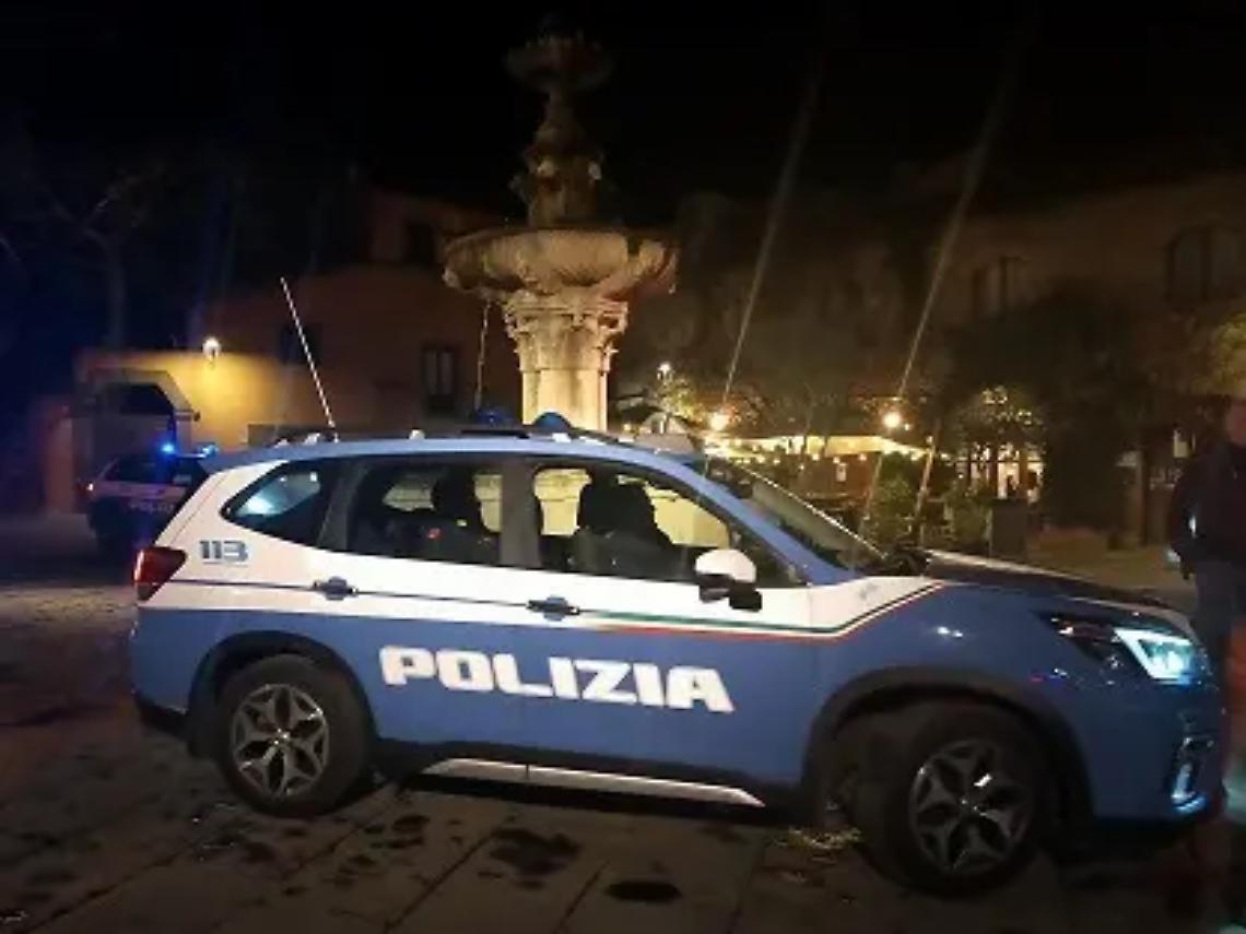 Cinque persone ubriache bivaccano in centro, denunciate
