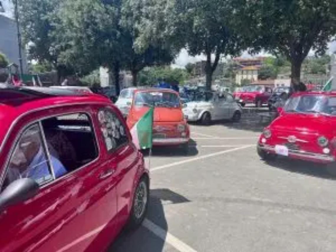 Grande successo per il raduno di Fiat 500