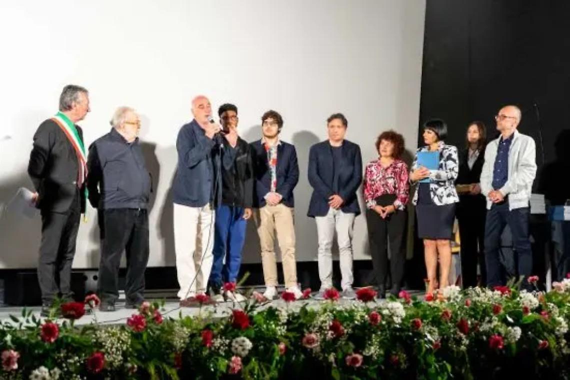Pupi Avati premia &ldquo;Nessuno &egrave; solo&rdquo;