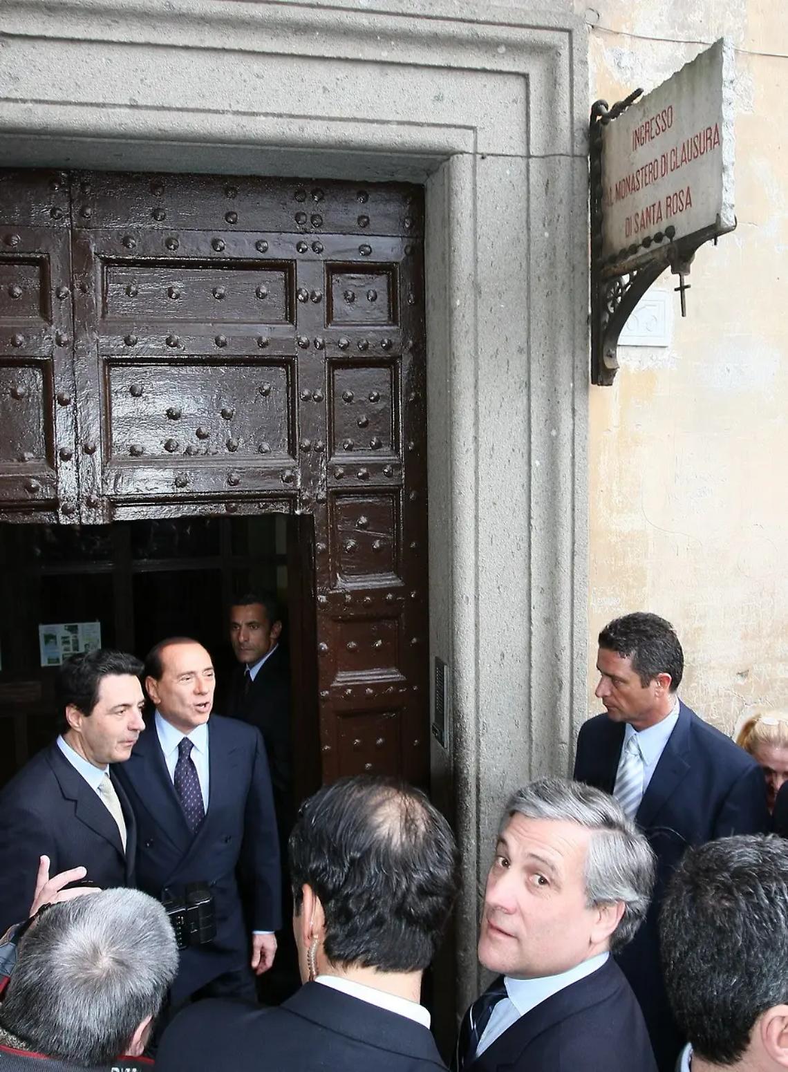 Silvio Berlusconi, il forte legame con Viterbo e la passione per le crostate delle Trappiste