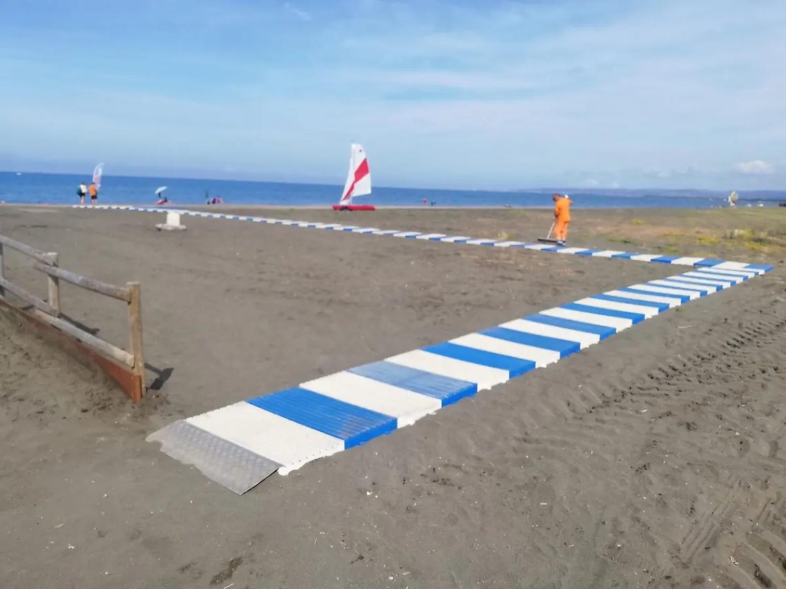 Sei passerelle per diversamente abili sulle spiagge di Campo di Mare