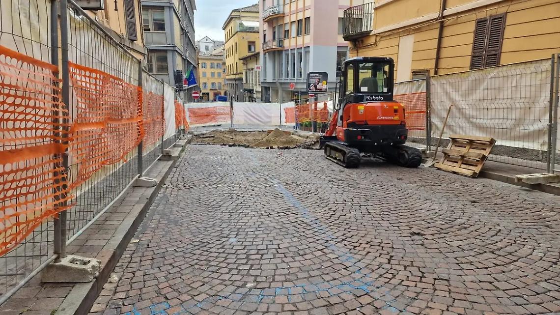 Via Matteotti, lavori rallentati per la pioggia