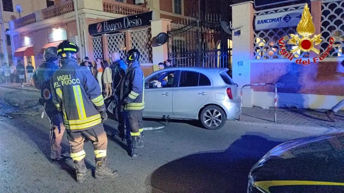 Schianto nella notte: feriti cinque ragazzi a Civitavecchia