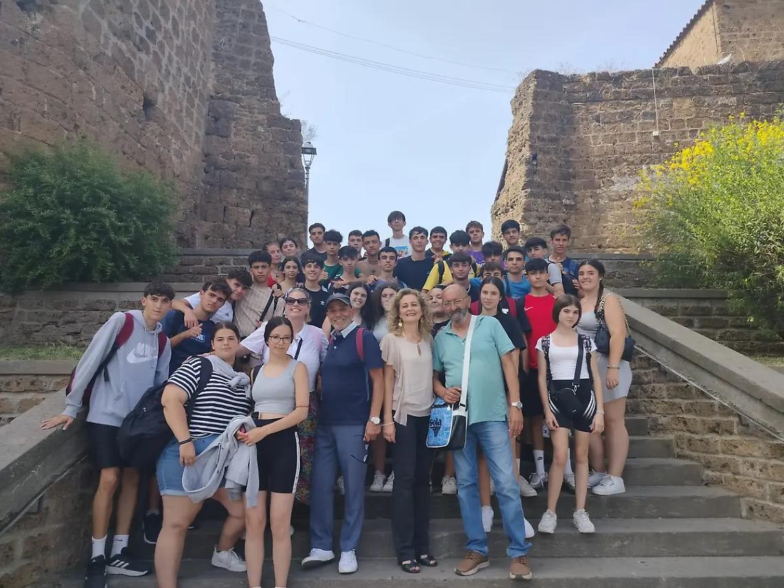 Perdono il volo: ospitati al comune