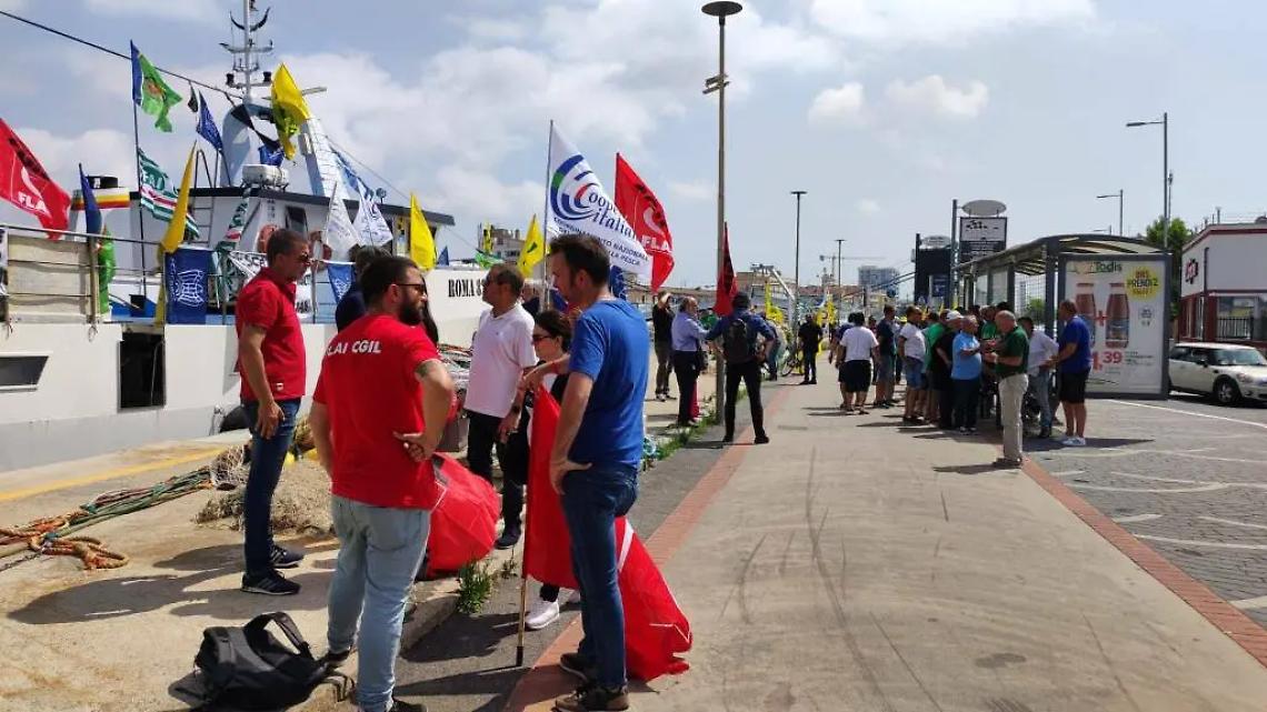 Il litorale laziale grida &ldquo;no&rdquo; alla direttiva Ue: &laquo;Cos&igrave; la pesca rischia di morire&raquo;