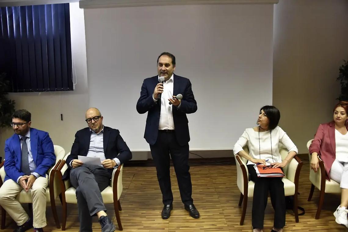 Una storia da cambiare, dalla crisi allo sviluppo