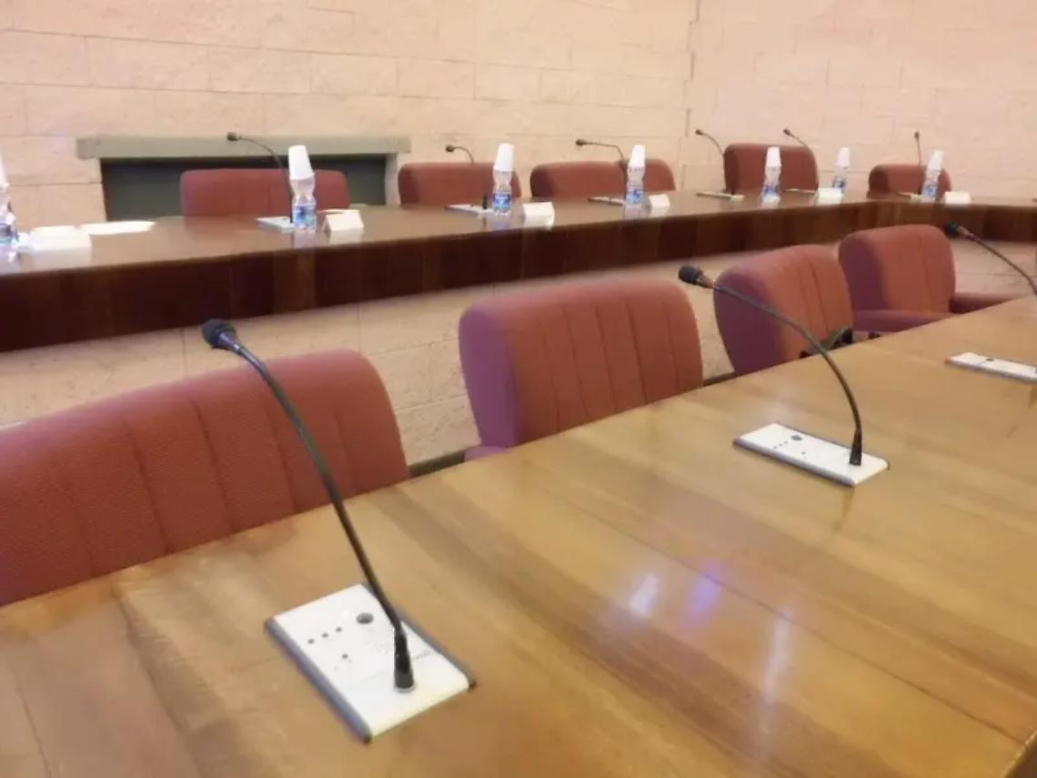 Manca il numero legale: salta il Consiglio