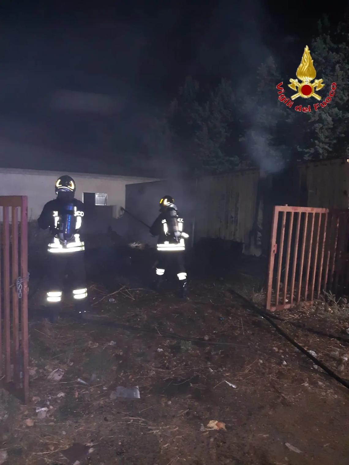 Fiamme ad un container, paura a via dell&rsquo;Immacolata