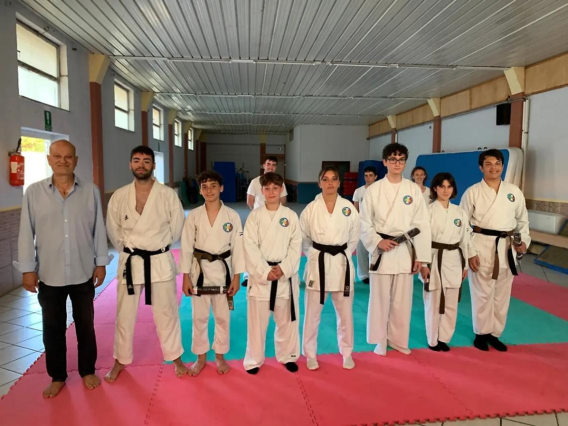 Meiji Kan, sei nuove cinture nere e un arbitro regionale