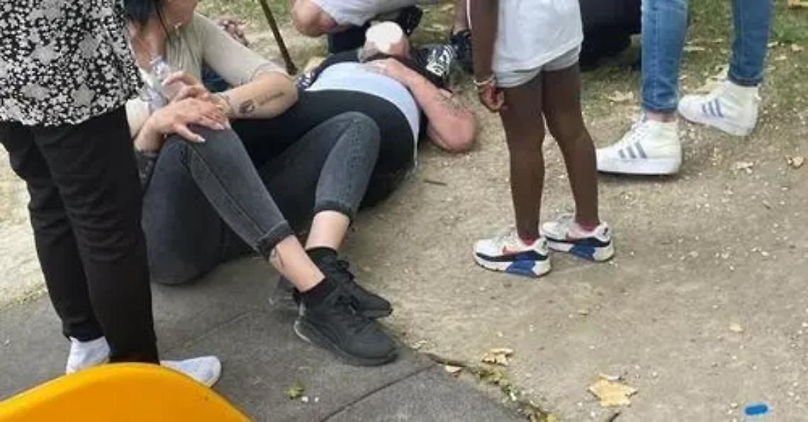 Si spezza un ramo e colpisce una donna