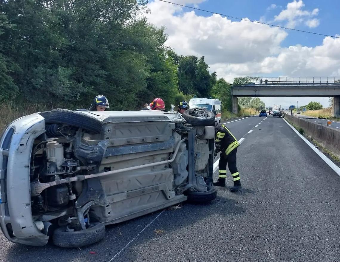 Scontro tra due auto in superstrada