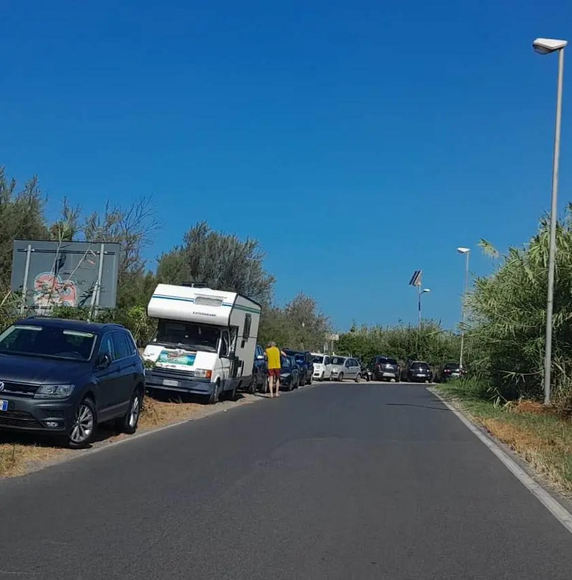 Soste selvagge, multe a raffica della Polizia locale