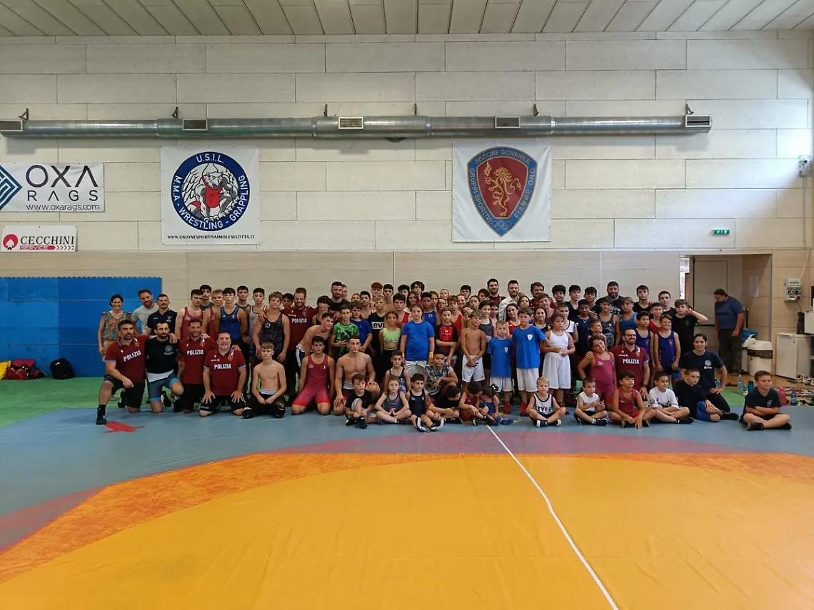 Nove giovani lottatori di Civitavecchia a Imola