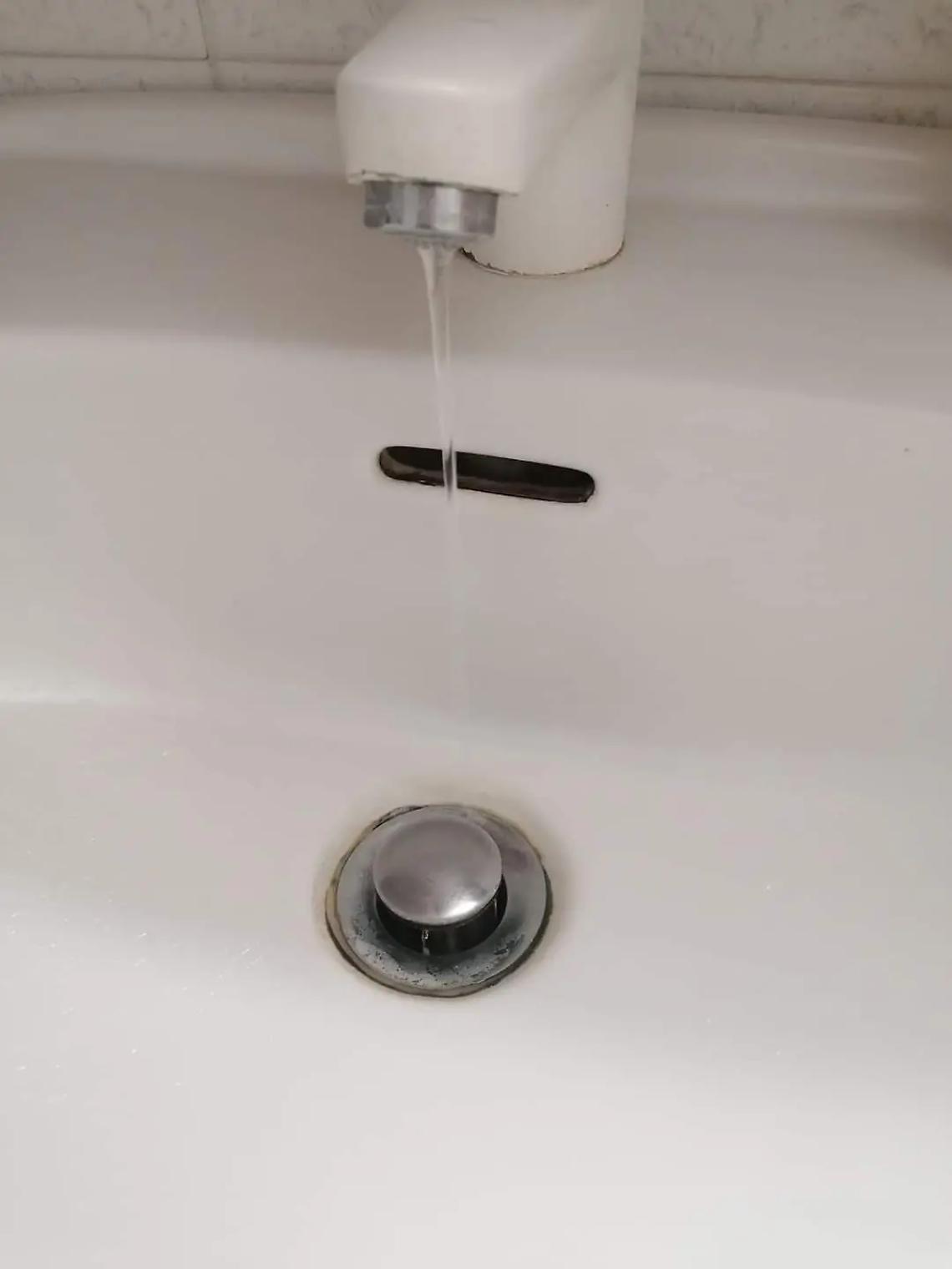 La citt&agrave; si popola e i rubinetti rimangono a secco