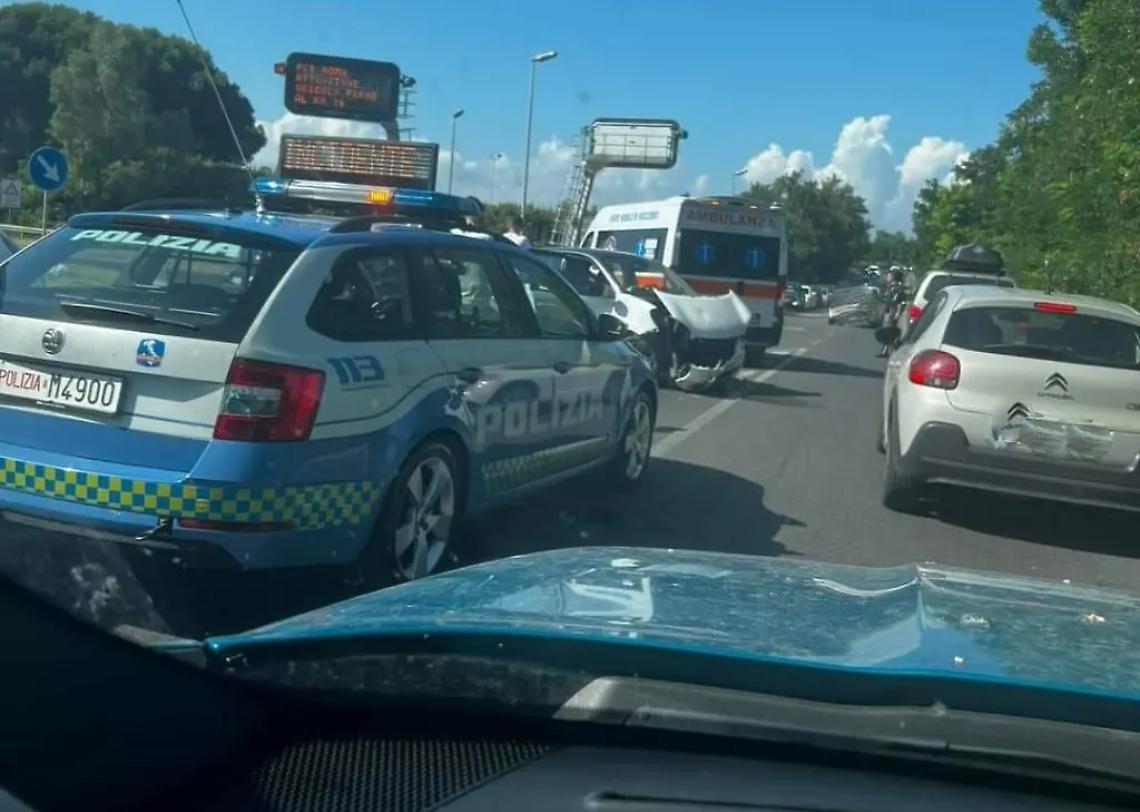Incidente tra due auto e la Settevene Palo va in tilt