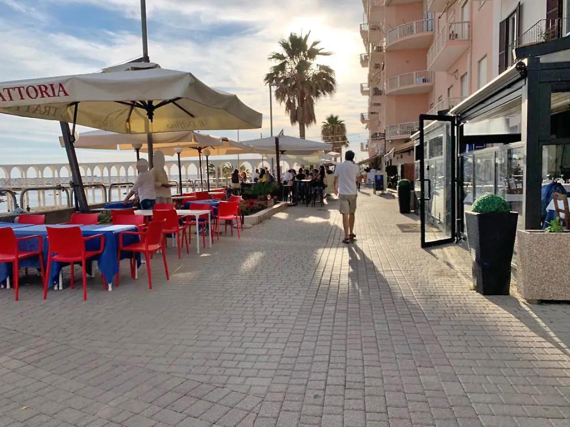 Dehors, M5S: &laquo;Meglio tardi che mai&raquo;