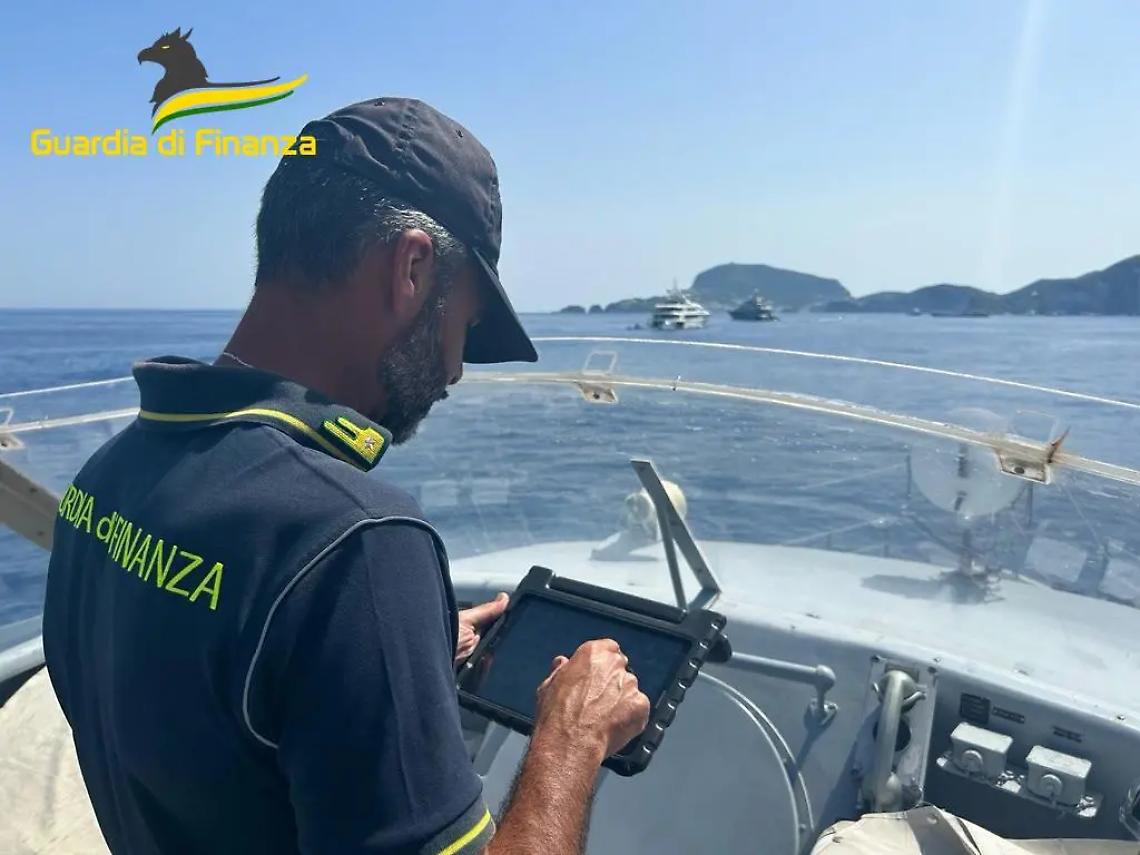 Gdf Roan di Civitavecchia, presidi su tutto il litorale: beccati anche due skipper improvvisati