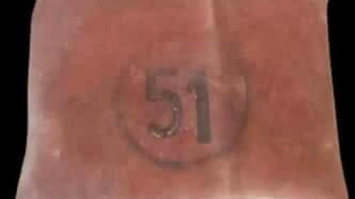 L&rsquo;ex facchino Antonio Bellucci dona il &ldquo;ciuffo&rdquo; all&rsquo;associazione