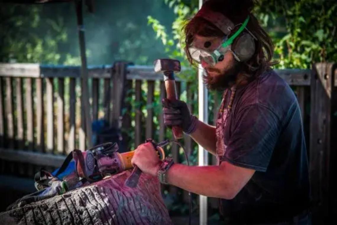 Scultura su peperino, in corso il simposio