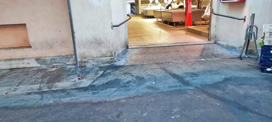 Mercato, torna il degrado