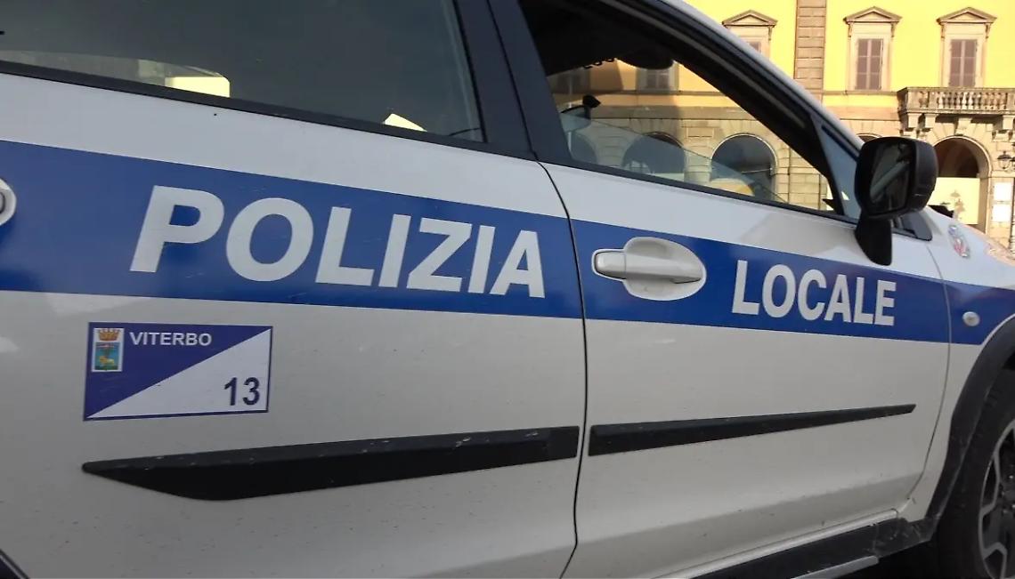 Furto con spaccata ai danni di una agenzia di riscossioni crediti