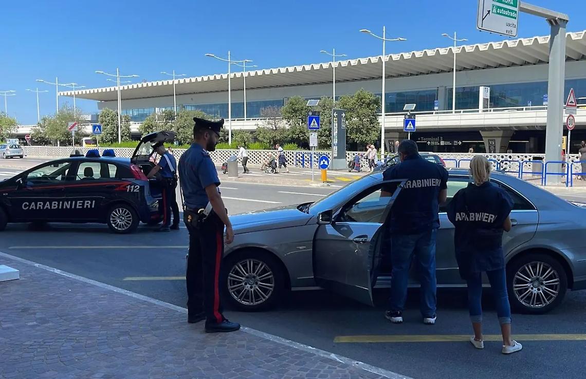 Autisti e ladri nel mirino dei carabinieri: denunce e multe a raffica in aeroporto