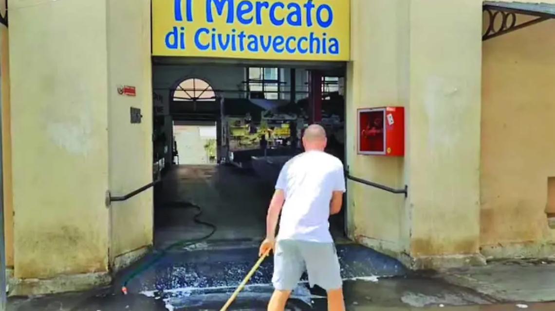 Mercato, gli operatori ormai puliscono da soli