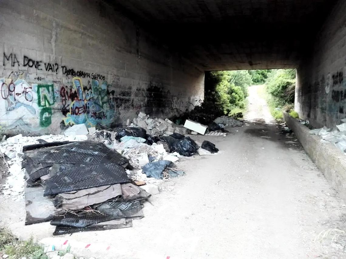 Discariche abusive, situazione insostenibile: sopralluogo di Comune e Autostrade per l&rsquo;Italia