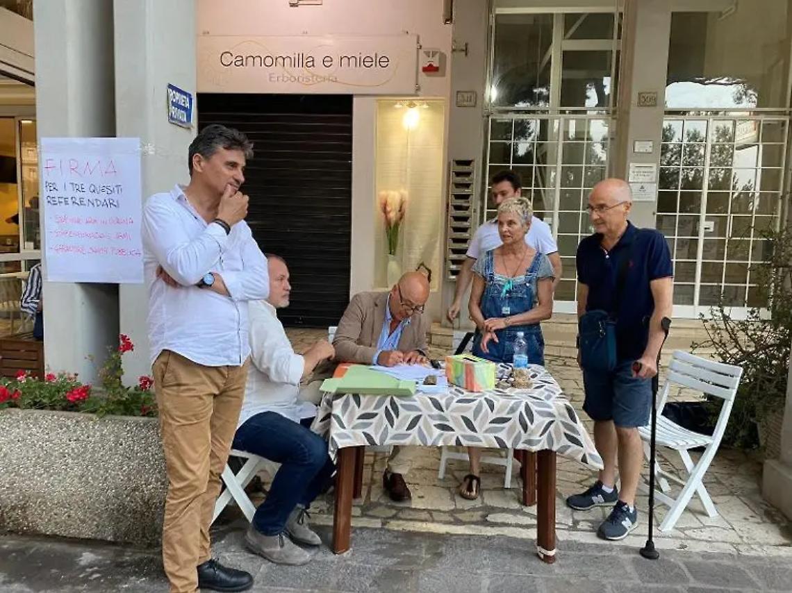 Santa Marinella, comitato 15 Ottobre: bene la raccolta firme per i tre referendum