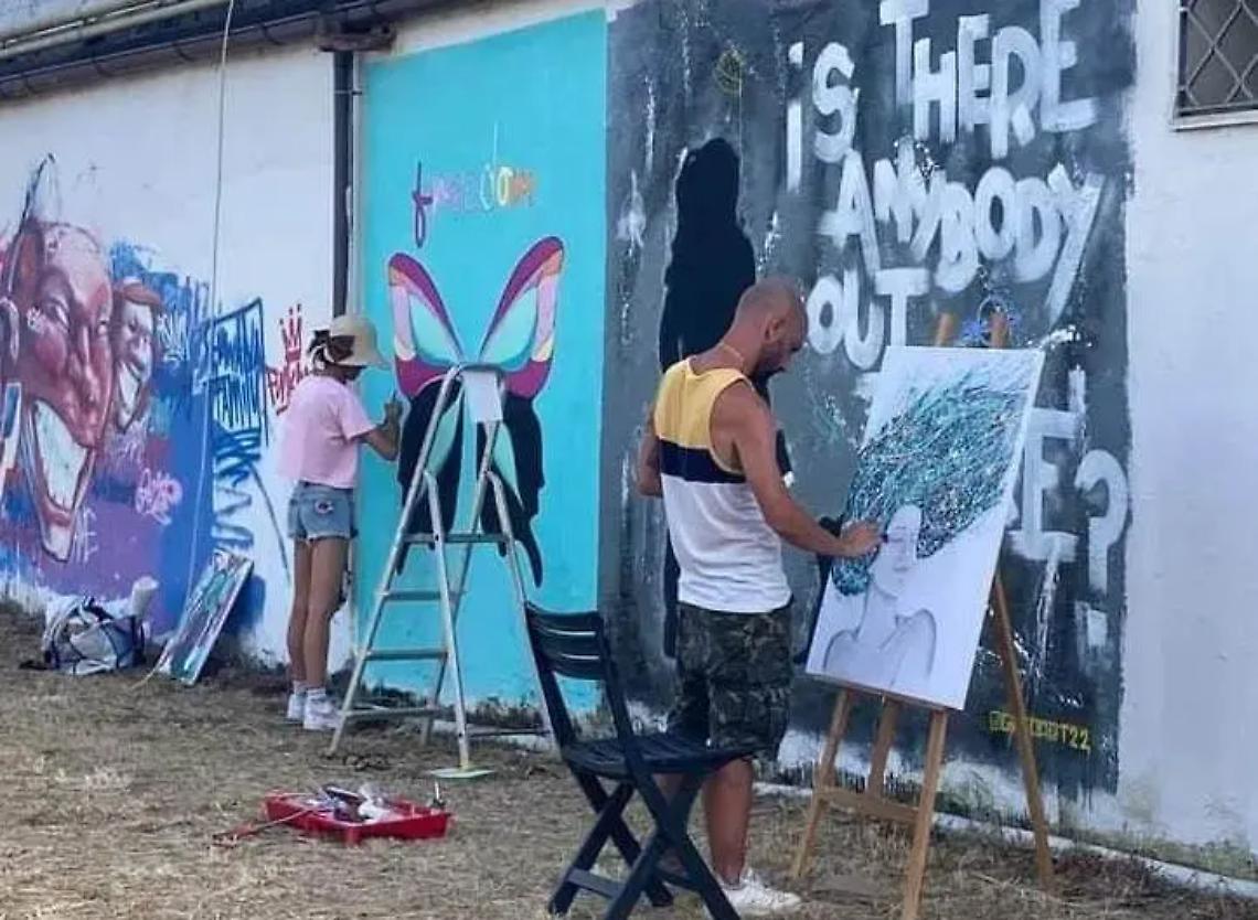 &ldquo;Hands on the wall&rdquo;, la mano degli artisti sulle pareti di Palo