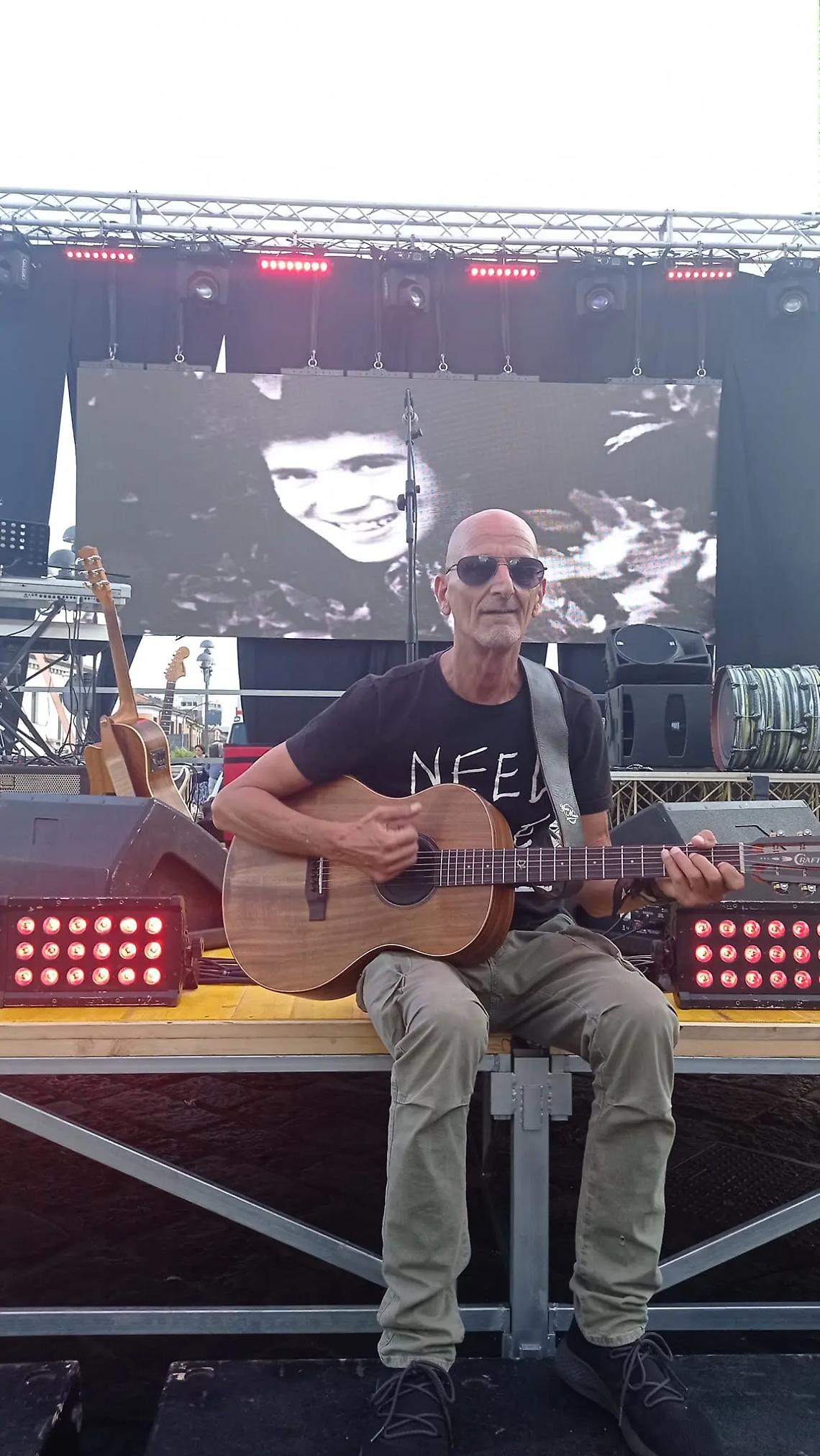 Borgata Aurelia, Roberto Pambianchi canta Battisti