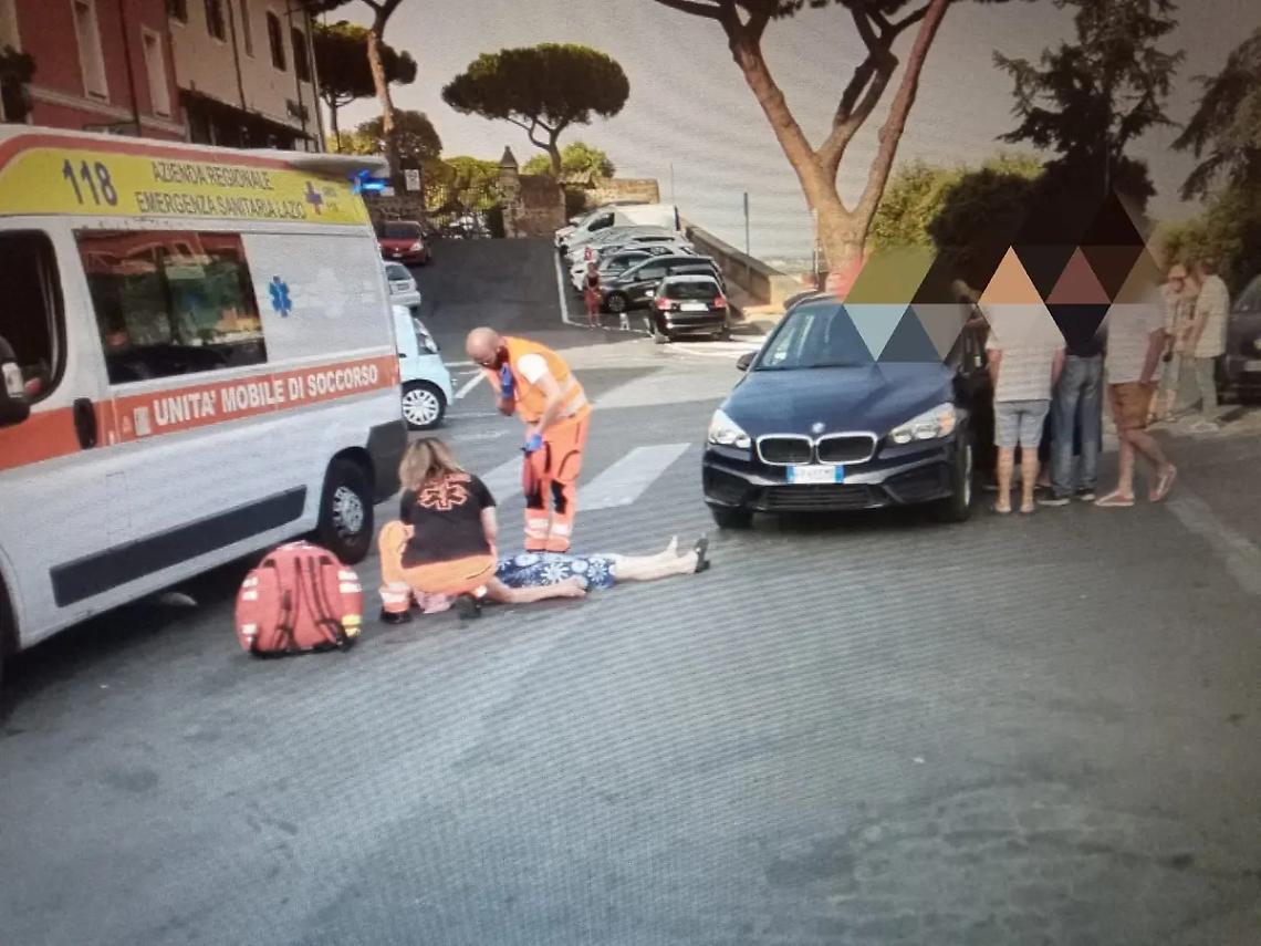 Anziana travolta in piazza Moro: 76enne trasportata in ospedale