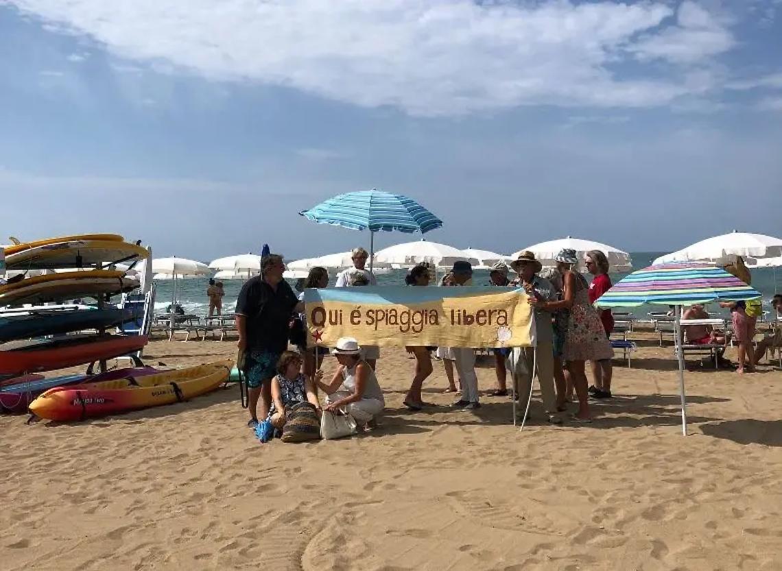Spiagge libere sicure, anche Coalizione futuro al flash mob contro il &ldquo;far west&rdquo; balneare