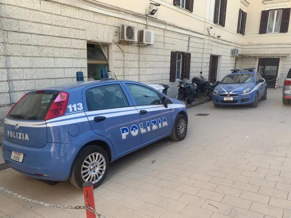 Consuma al bar e va via senza pagare