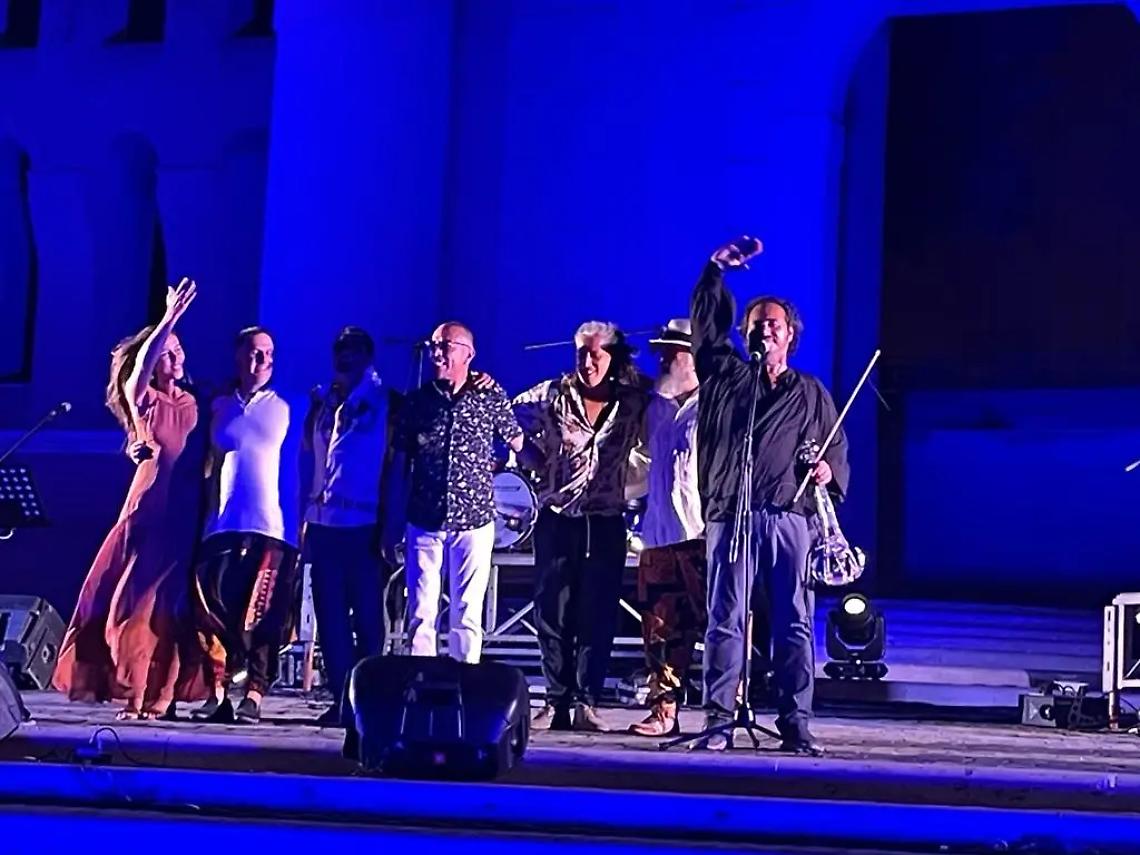 Olen Cesari incanta la platea a Porta Livorno