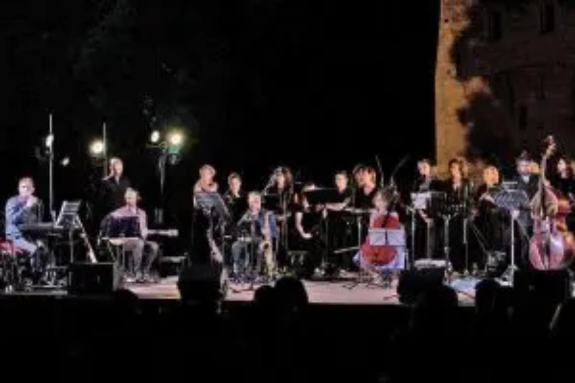 La &ldquo;Prog Symphony&rdquo; in concerto ai Teatri di Pietra