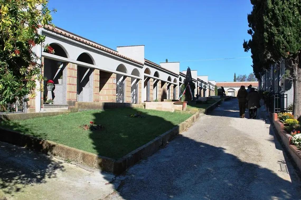 &laquo;Il cimitero di Tarquinia non pu&ograve; essere un luogo di difficile accesso per disabili e anziani&raquo;