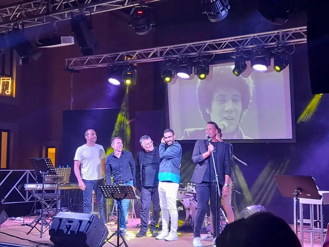 Emozioni e parole: la serata di teatrocanzone su Battisti incanta la Cittadella