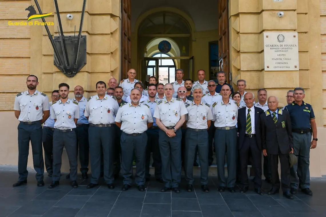 Il comandante Buratti in visita al Roan di Civitavecchia
