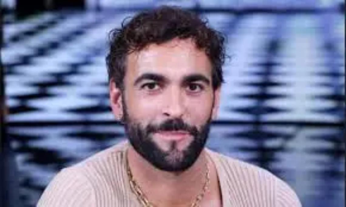 Marco Mengoni a sorpresa al lago di Vico