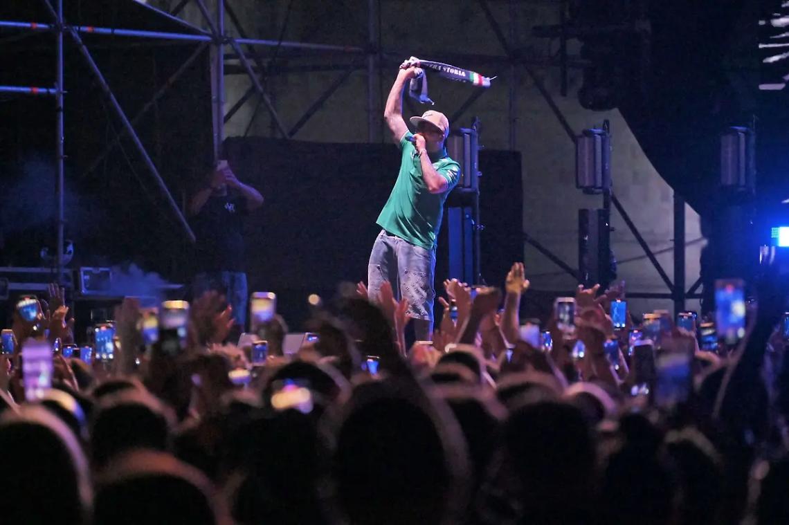 Geolier infiamma la Marina di Civitavecchia