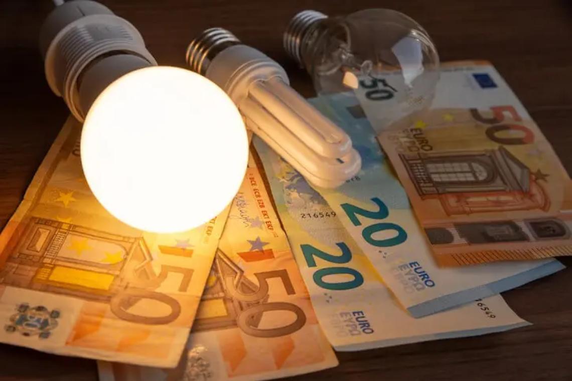 Bonus di 150 euro per pagare le utenze di energia elettrica