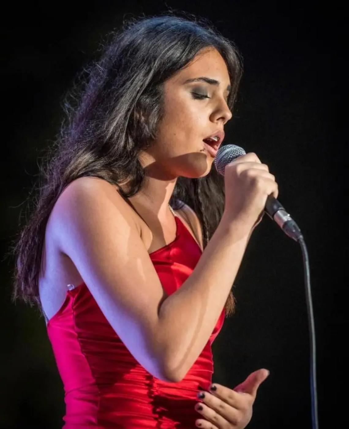 Con i suoi brani Ysa incanta piazza Rossellini